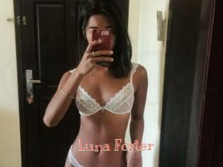 Luna_Foster