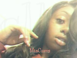 MiaCums