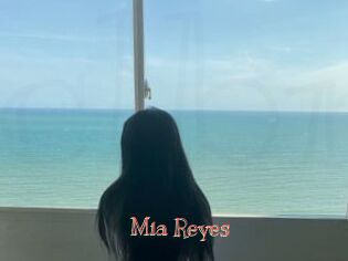 Mia_Reyes
