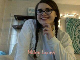 Miley_Lyons