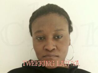 TWEKKING_LATOYA