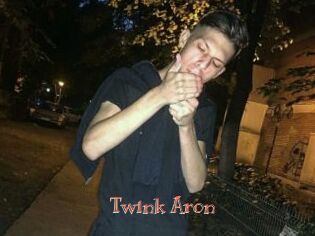 Twink_Aron